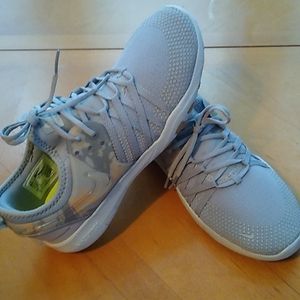 NWOT - Nike shoes